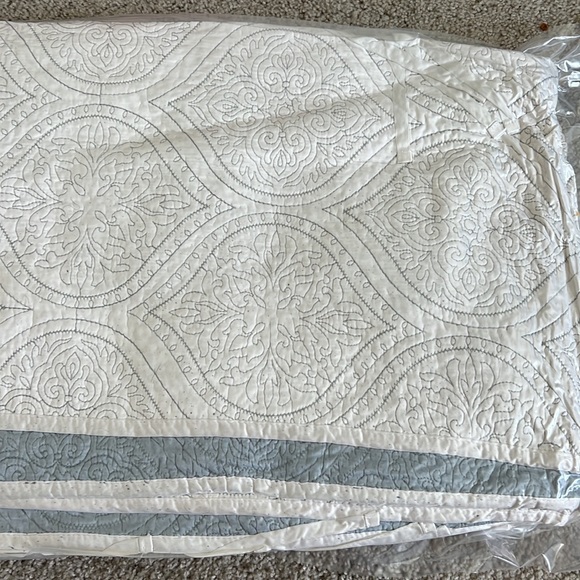 Queen quilt set - Picture 2 of 2